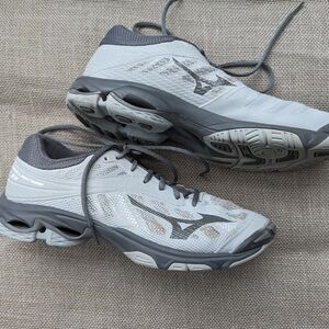 Mizuno Women's Wave Lightning Z4 Volleyball Shoe